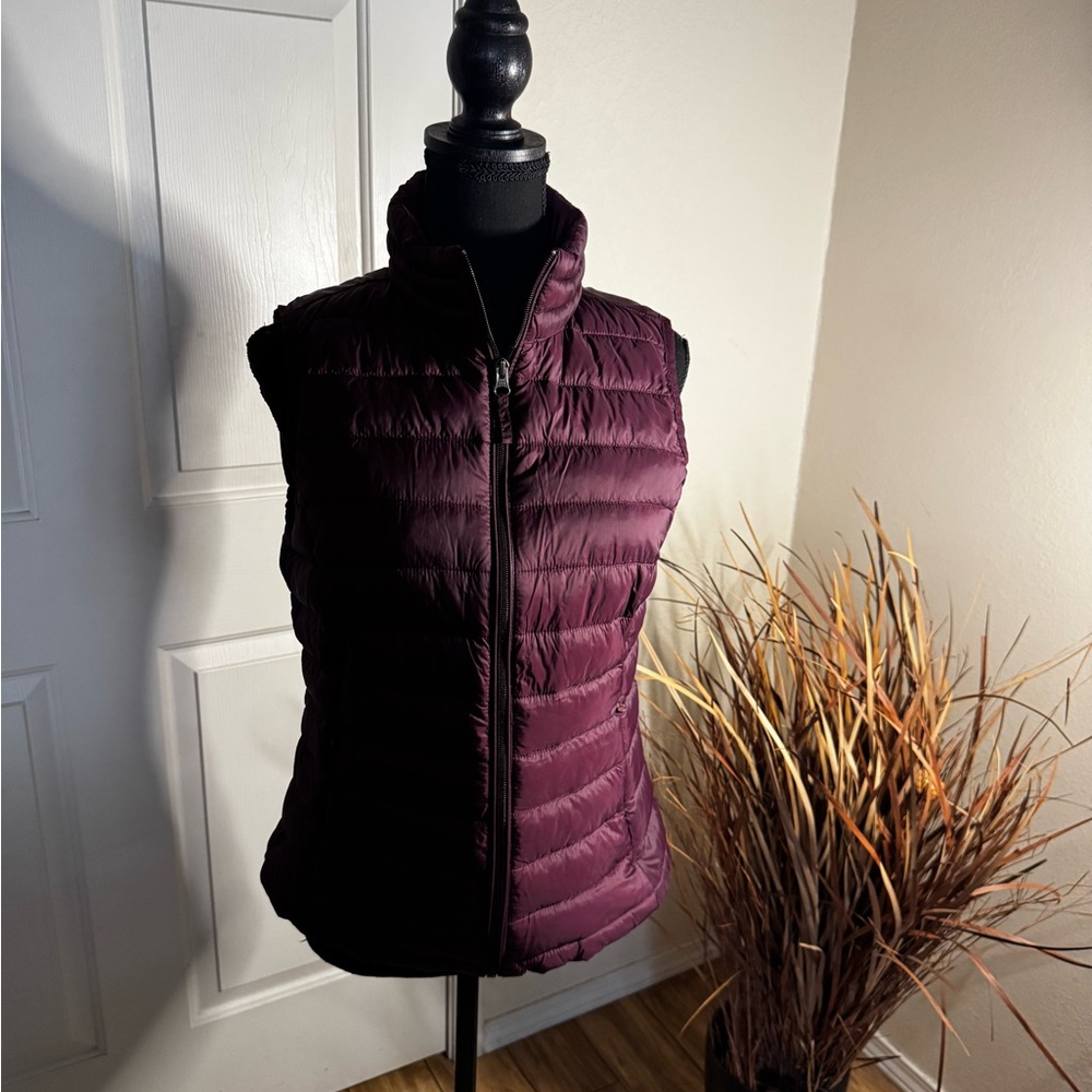 Amazon Essentials Burgundy Puffer Vest